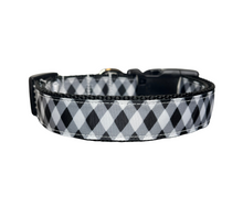 Load image into Gallery viewer, Black &amp; White Plaid Collar
