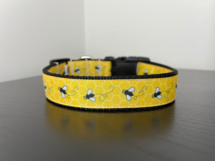 The Busy Bee Collar